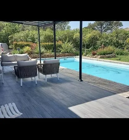 Elegante Avec Piscine